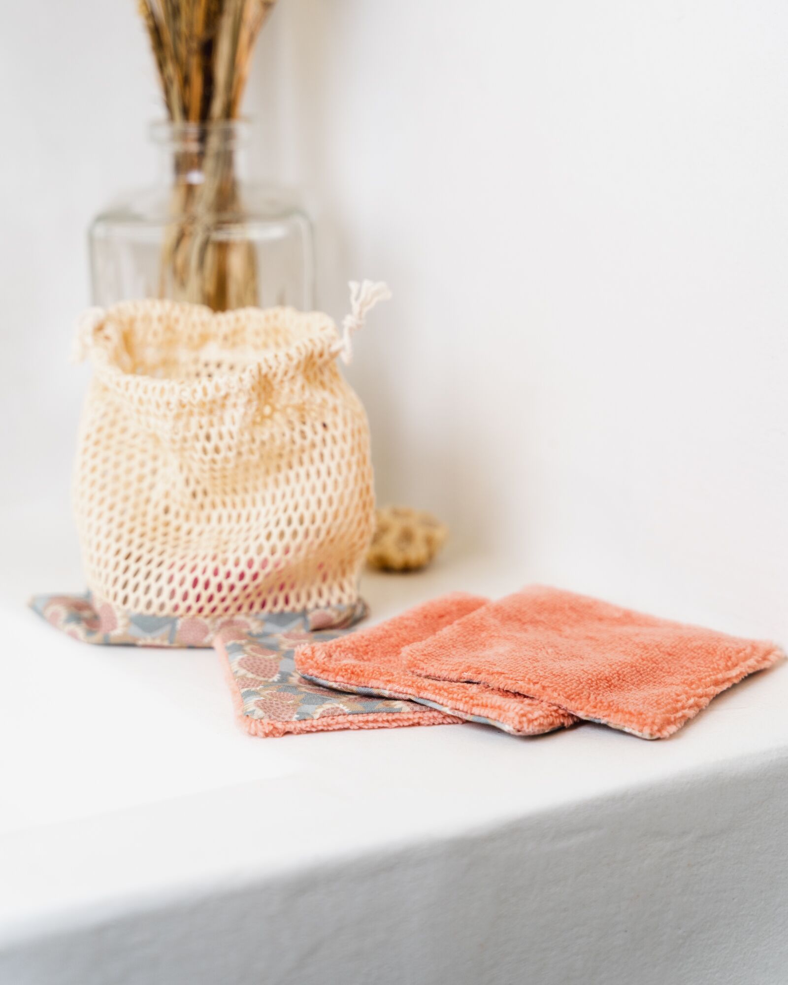 Lot de lingettes démaquillantes et son filet – Florale Rose