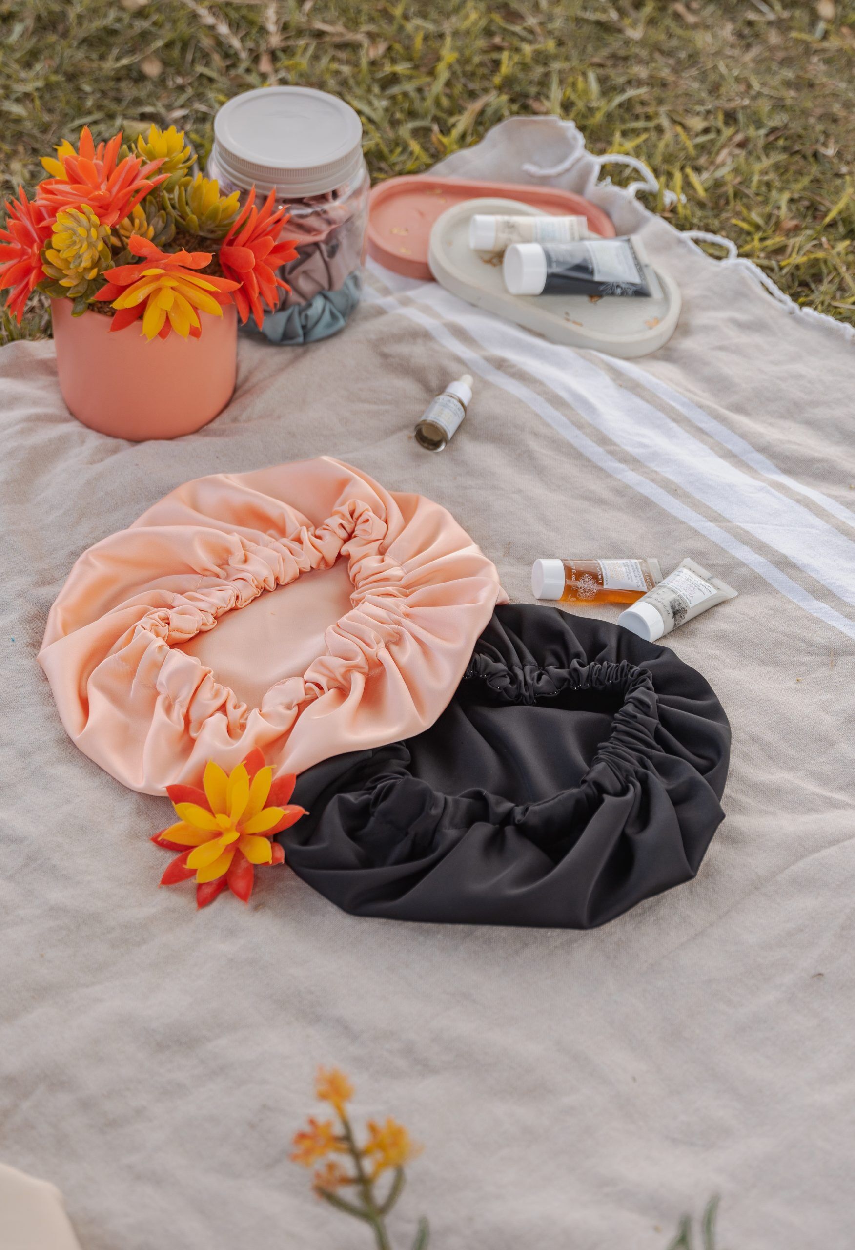 Bonnet en satin de soie – Image 2