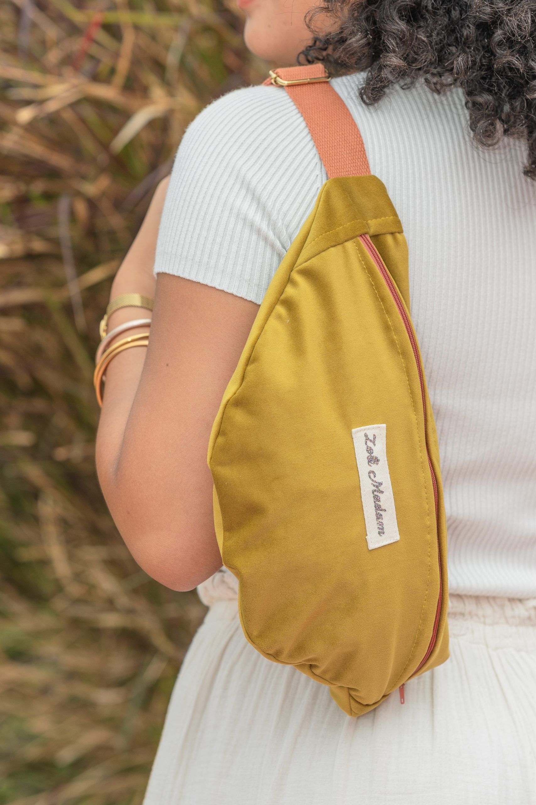 Sac banane en velours – Image 2